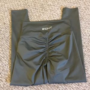Echt size M Scrunch legging